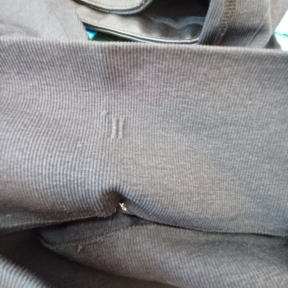 Lululemon Capri Leggings In The Flow Black Coal Cinched Leg Detail Womens size 6 - Picture 6 of 11